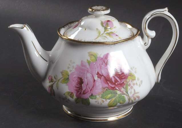 American Beauty (White Background) Mini Teapot & Lid