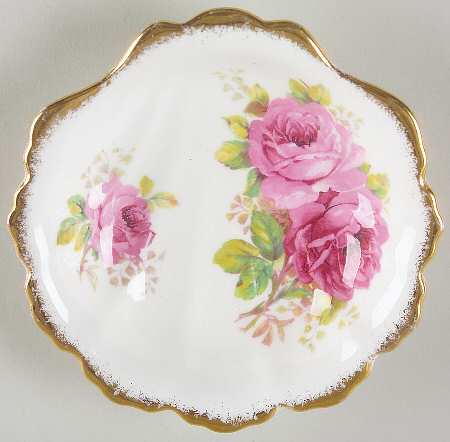 American Beauty (White Background) Small Shell Shaped Dish