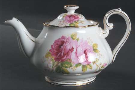 American Beauty (White Background) Small Teapot & Lid