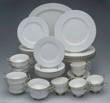 Chantilly Platinum (41 Pc) Place & Serving Set