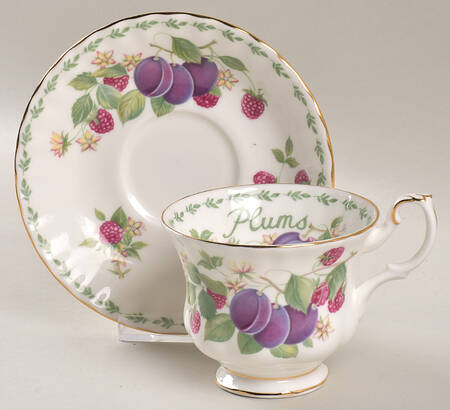 Covent Gardens Footed Cup & Saucer Set