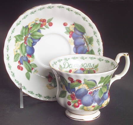 Covent Gardens Footed Cup & Saucer Set