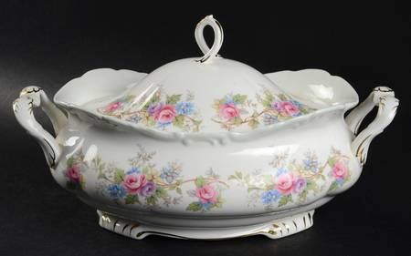 Colleen Oval Covered Vegetable
