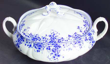 Dainty Blue Round Covered Vegetable