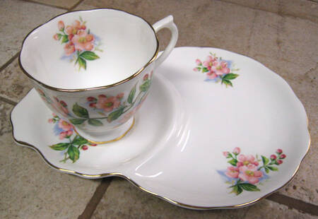 Evesham (Apple Blossoms) Snack Plate & Cup Set