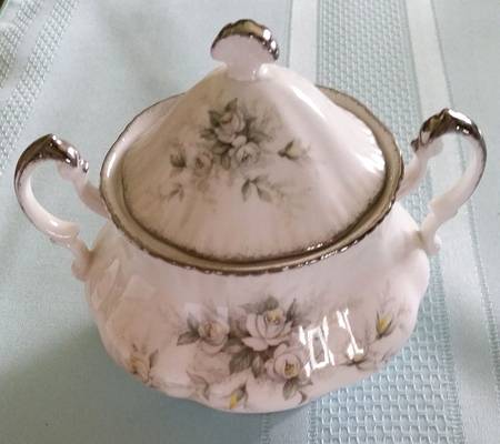 First Love (Elizabeth Shape) Sugar Bowl & Lid