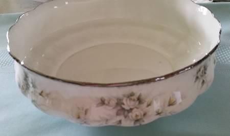 First Love (Elizabeth Shape) 8" Round Vegetable Bowl
