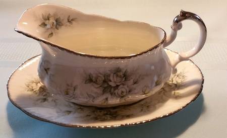 First Love (Elizabeth Shape) Gravy Boat & Underplate