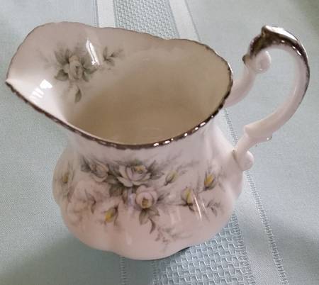 First Love (Elizabeth Shape) Creamer