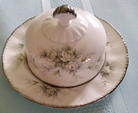 First Love (Elizabeth Shape) Round Covered Butter
