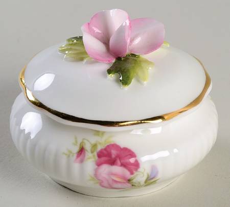 Flower of The Month (Newer, Montrose) 1" Round Box & Lid