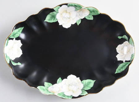 The Gardenia Shallow Oval Bowl