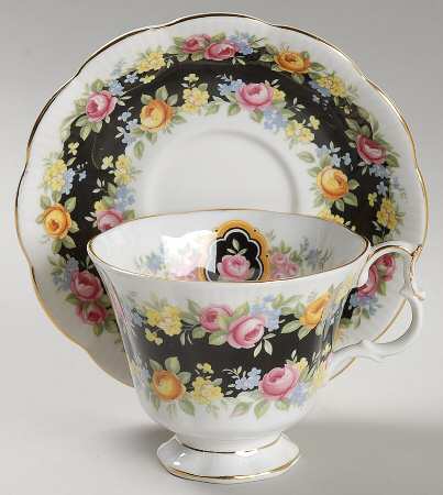 Garland Series Footed Cup & Saucer Set