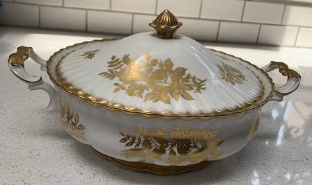 Golden Rose Round Covered Vegetable