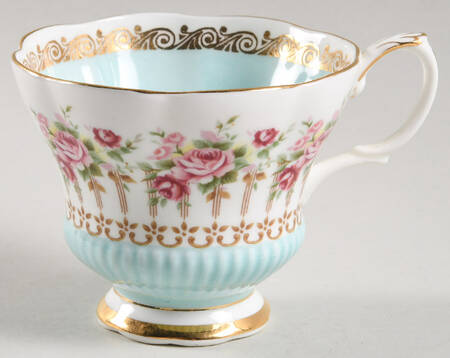 Green Park Footed Cup