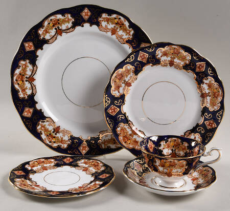 Heirloom (Bone China Stamp) 40  Piece Estate Set