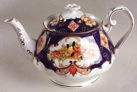 Heirloom (Bone China Stamp) Small Teapot & Lid