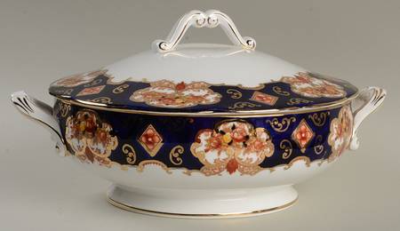 Heirloom (Bone China Stamp) Round Covered Vegetable