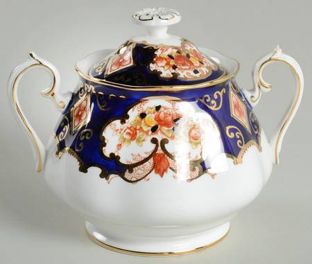 Heirloom (Bone China Stamp) Sugar Bowl & Lid