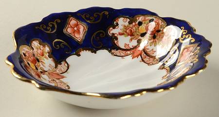 Heirloom (Bone China Stamp) Shell Shaped Dish