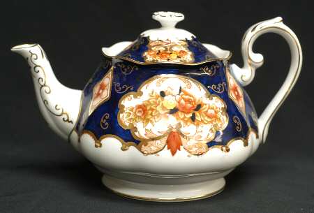 Heirloom (Bone China Stamp) Teapot & Lid