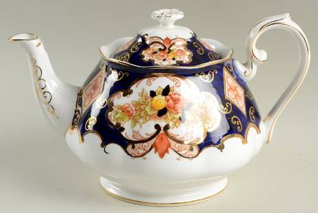 Heirloom (Bone China Stamp) Teapot & Lid