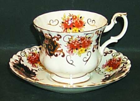 Heritage Footed Cup & Saucer Set