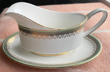 Kensington Gravy Boat & Underplate