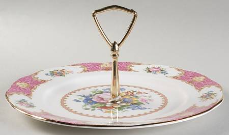 Lady Carlyle Round Serving Plate with Handle (DP)