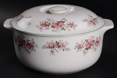 Lavender Rose 3 Quart Round Covered Casserole