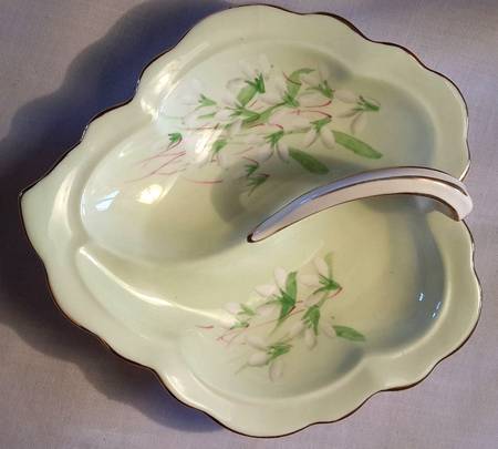 Laurentian Snowdrop Pale Green Handled Leaf Dish