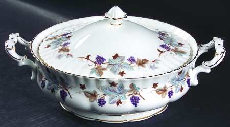 Lorraine Round Covered Vegetable