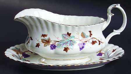 Lorraine Gravy Boat & Underplate