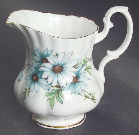 Marguerite (Montrose Shape) Mini Creamer