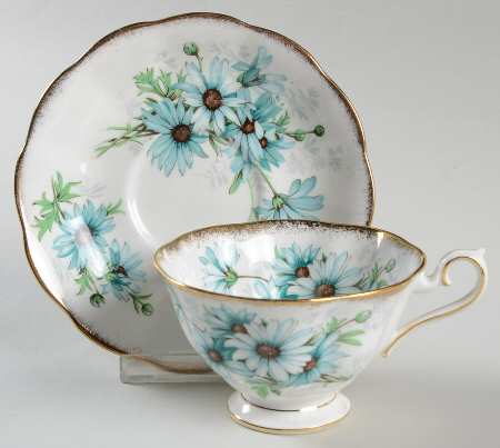 Marguerite (Hampton Shape) Footed Cup & Saucer Set