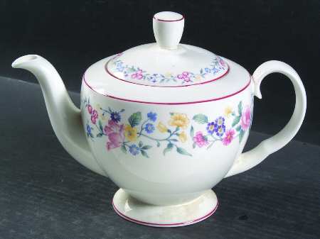 Marguerite Teapot & Lid