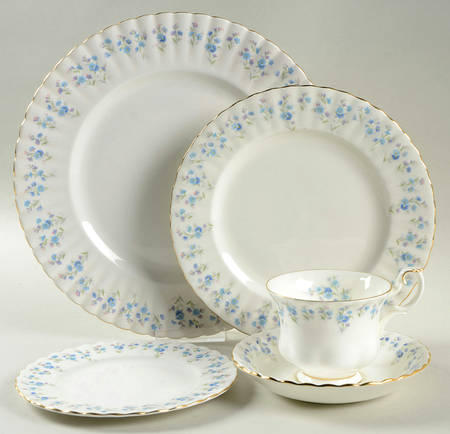 Memory Lane 40 Piece Estate Set by Royal Albert