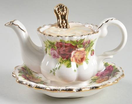 Old Country Roses Collector Teapot & Lid with Saucer