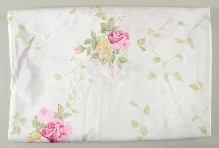 Old Country Roses 60" X 84" Oblong Tablecloth