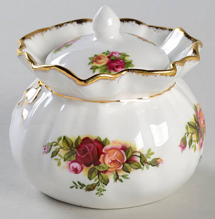 Old Country Roses Dorothy Box with Lid