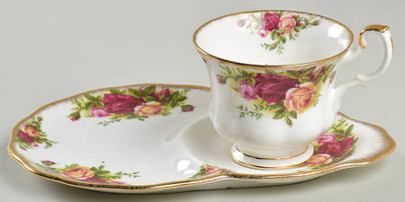 Old Country Roses Dessert Plate & Cup Set (Uses the Montrose Cup)