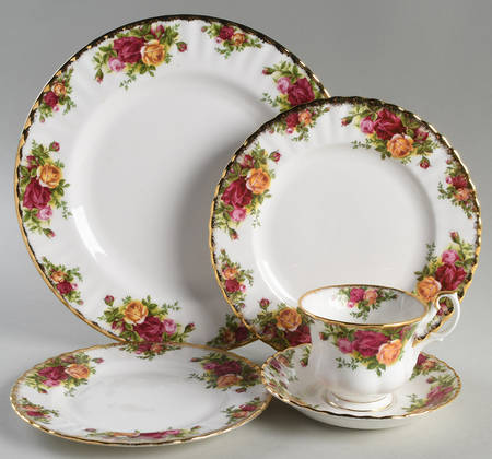 Old Country Roses 40  Piece Estate Set