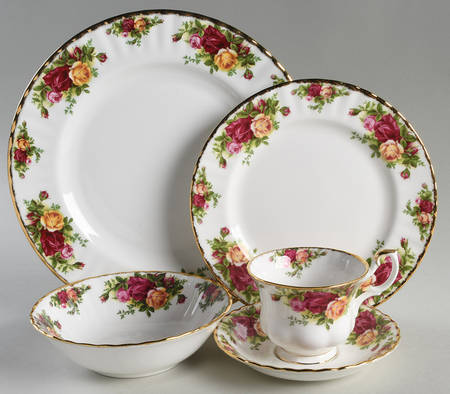Old Country Roses 40  Piece Estate Set