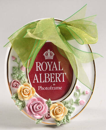 Old Country Roses Oval Picture Frame by Royal Albert