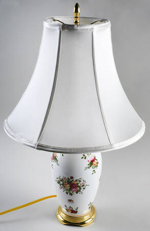 Old Country Roses 21" Electric Lamp & Shade