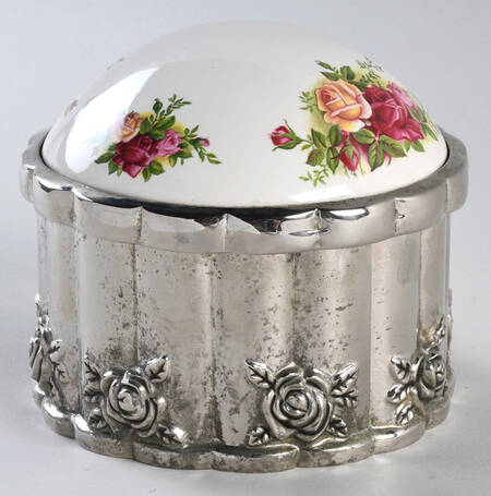 Old Country Roses Round Jewel Box with Lid