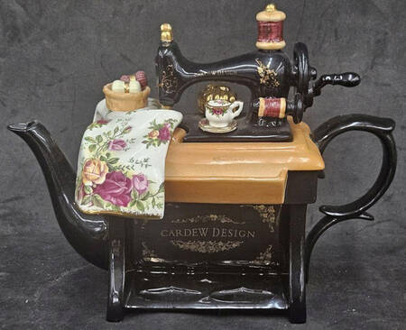 Old Country Roses Decorative Teapot & Lid