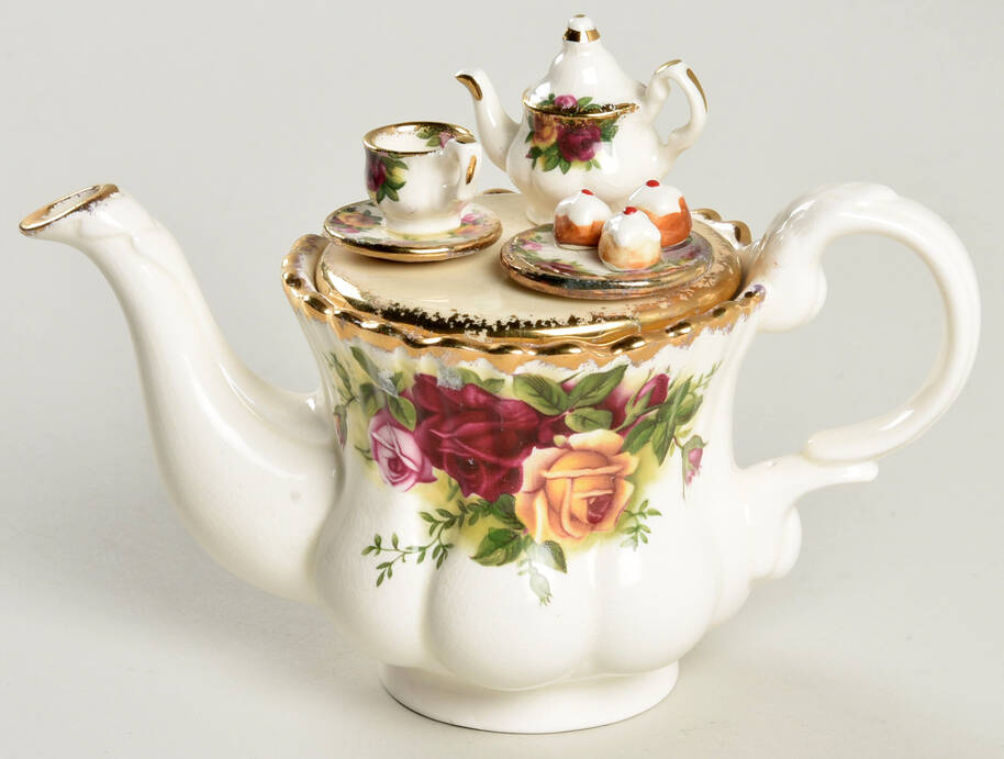 Old Country Roses Mini Figural Teapot & Lid by Royal Albert