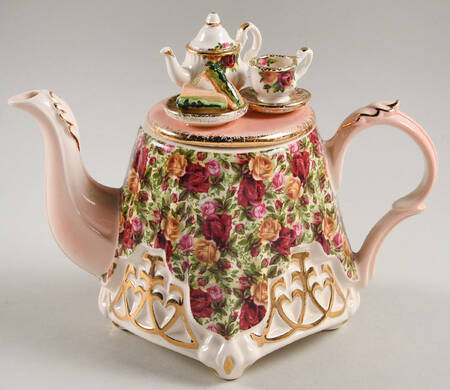Old Country Roses Mini Figural Teapot & Lid by Royal Albert
