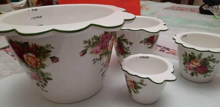 Old Country Roses Measuring Cup Set (4 Cup, 1 Cup, 1/2 Cup, 1/4 Cup)